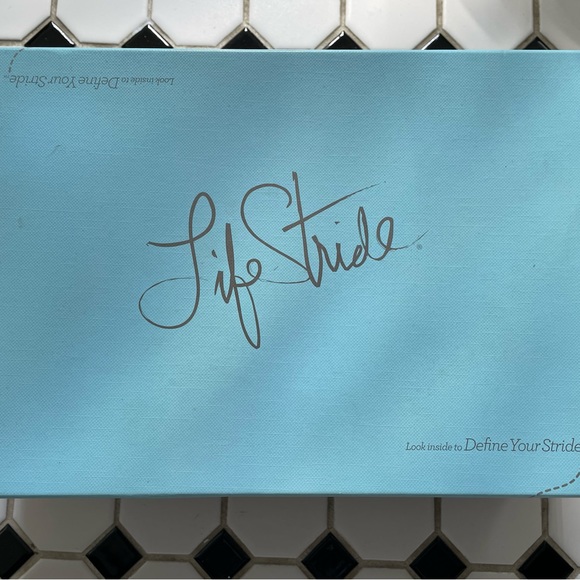 Lifestride Patent Leather Heels - Picture 5 of 5